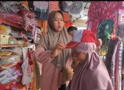 Seragam Sekolah Laris Manis di Pasar Berdikari Sampit