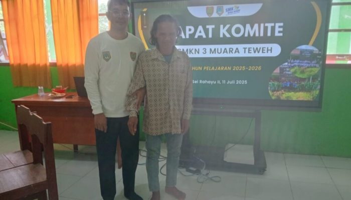 Jalan 3 Km Ikut Rapat Komite di SMKN 3 Muara Teweh
