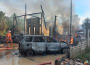 Rumah Terbakar, Dua Mobil Ludes di Baamang