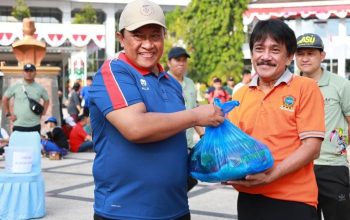 Senam Pagi dan Serahkan 300 Paket Sembako bagi PWRI