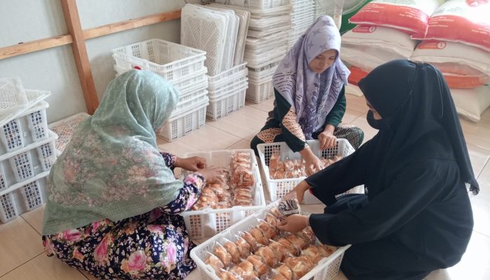 Menggenggam Harapan Lewat Roti, Memberdayakan IRT