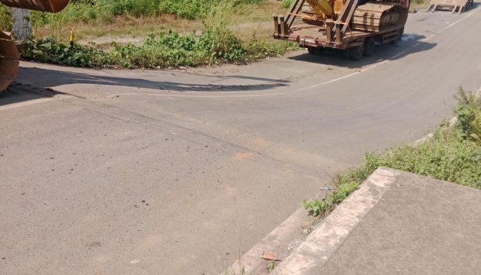 Warga Soroti Kerusakan Jalan Akibat Mobilitas Alat Berat