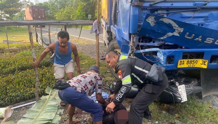 Tabrak Truk Kontainer Pemotor MD di TKP