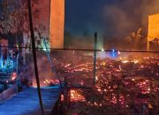 Diduga Korsleting, Dua Rumah dan Tujuh Gedung Walet Ludes