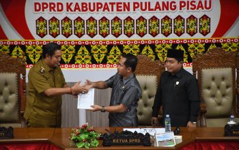 Wabup Pulpis Sampaikan Jawaban Terhadap Pandangan Fraksi
