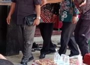 Anggota DPRD Pulang Pisau, Damek SP (tengah) saat menghadiri upacara ritual keagamaan Hindu Kaharingan Ritual Tiwah Desa Pangi (Tabuh 1) Kecamatan Banama Tingang. Foto: IST