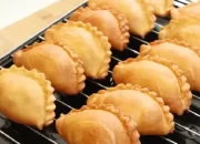 Membuat Panada Sosis Pedas yang Lembut dan Gurih