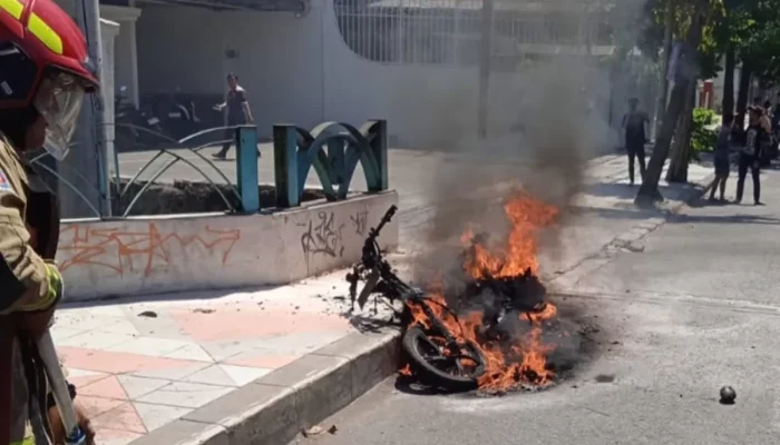 Diduga Tangki Bocor, Sepeda Motor Ludes Terbakar 