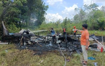 Rumah Terbakar, Istri Stroke Selamat dari Api