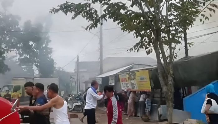 Tabung Gas Meledak, Satu Rumah Terbakar