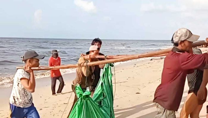 Mayat Misterius di Pantai Ujung Pandaran