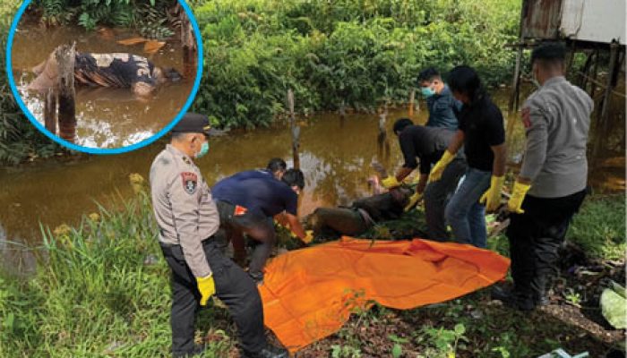 Mayat Pria Bertato di Parit Jalan Trans Kalimantan