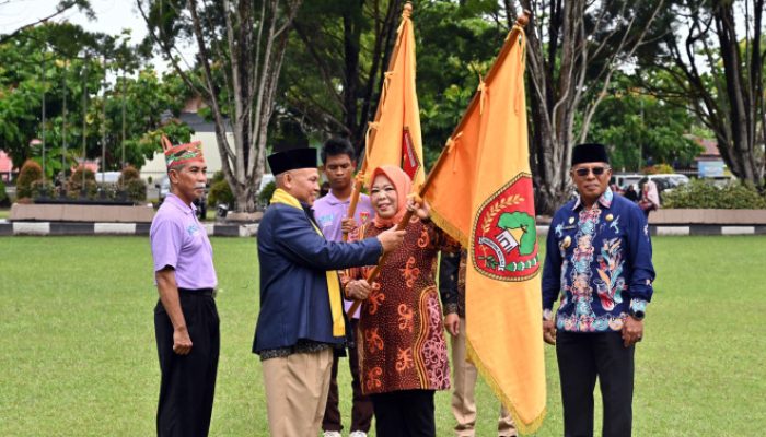 Bupati Kobar Lepas Dua Kontingen MTQH dan Pesparani Tingkat Provinsi