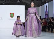 Wastra Kalteng Tampil Memukau di JFW 2026