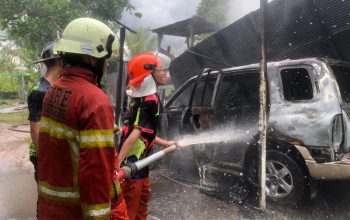 Lupa Lepas Aki, Rumah dan Mobil Ludes Terbakar