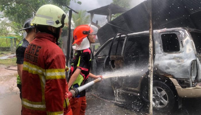 Lupa Lepas Aki, Rumah dan Mobil Ludes Terbakar