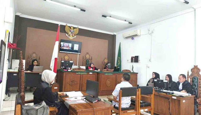 Sidang Zheze Tertahan Gangguan Jaringan