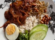 Cara Membuat Sambal Tumis Ikan Teri Pedas Nagih + Bonus Resep Nasi Gurih yang Wangi dan Pulen