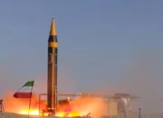 Iran Serang Kilang Minyak dan Tangki Bahan Bakar Israel