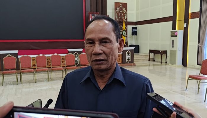 Warga Kotim Keluhkan Jalan HM Arsyad Rusak