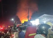 Rumah Terbakar, Selamatkan Orang Tua Strok