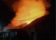 Dua Rumah di Ketapang Ludes Terbakar, Ledakan Misterius Gegerkan Warga Perumahan‎‎‎