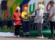 Masya Allah Jumat Berkah, Rezeki Dua Petugas Kebersihan: Bupati Kobar Hadiahkan Perjalanan Ibadah Umroh