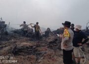 Titik Api Menjalar, Polsek Rungan dan Damkar PT ALS Berjibaku Padamkan Karhutla