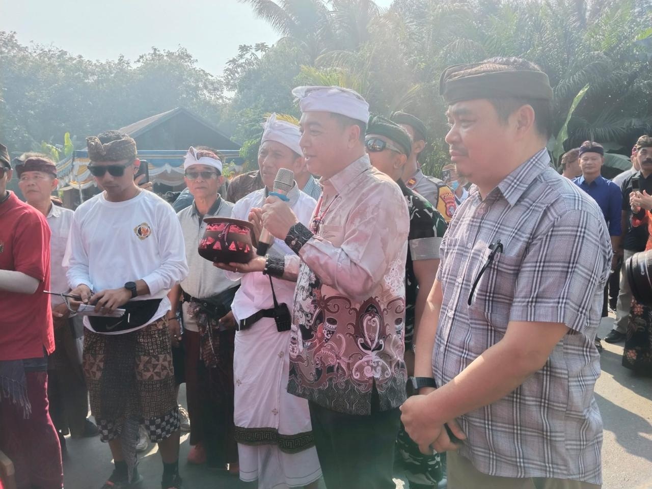 Wabup Kapuas Hadiri Ngaben Massal di Basarang