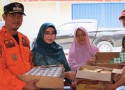 Bupati Masduki dan Ketua TP PKK Salurkan Bantuan