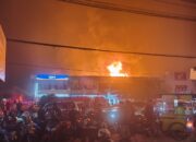Gudang Distributor Terbakar, Pemadaman Berjam-jam