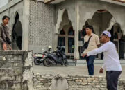 Terekam CCTV! Pria Misterius Dorong Beat Milik Kaum Keluar dari Area Masjid