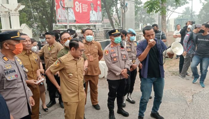 Anggaran Relawan Karhutla Tertahan, Geram Desak Wali Kota
