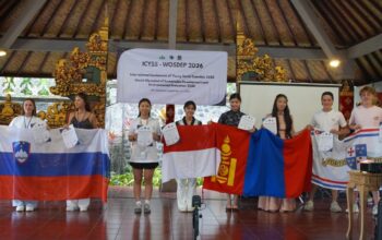 Meneliti Rotan dan Nilai Budaya Dayak