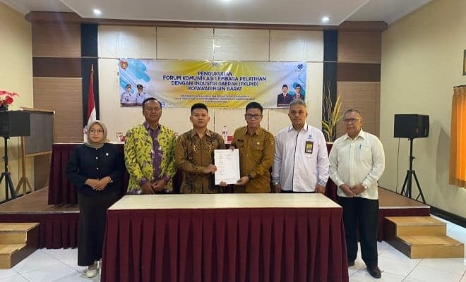 Disnakertrans Mengukuhkan FKLPID Kobar