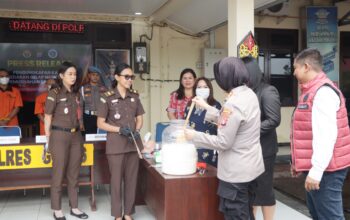 Ungkap Dua Gembong Pengedar Narkoba, Polres Gumas Musnahkan 172,6 Gram Sabu