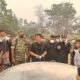 Kolaborasi Dengan Kodam XXII/TB, Bobon Santoso Datang Beri Semangat Petugas dan Relawan di Tumbang Nusa