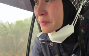 Menangis Melihat Warga Bertahan di Tengah Asap