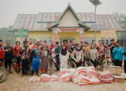 Naik Motor Trail, Bupati Salurkan Bantuan ke Tiga Desa